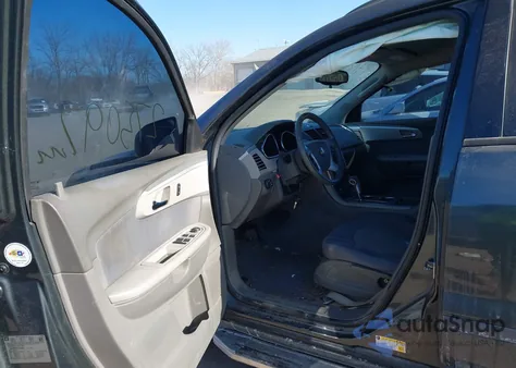 2010 Chevrolet Traverse Ls z USA, uszkodzony, nr VIN 1GNLREED6AJ250485